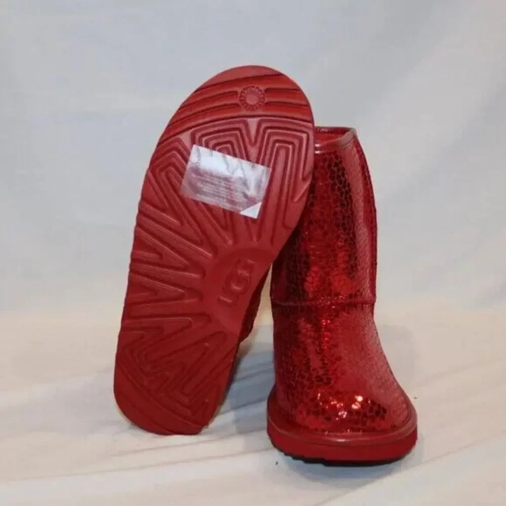 NIB UGG YOUTH 4 SEQUIN HEART CLASSIC SHORT SHEARLING BOOTS RED‎